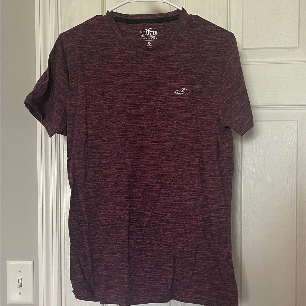 Hollister Men's Burgundy Short Sleeve Tee